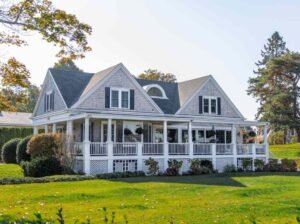 Lakefront 3-Bedroom Vacation House